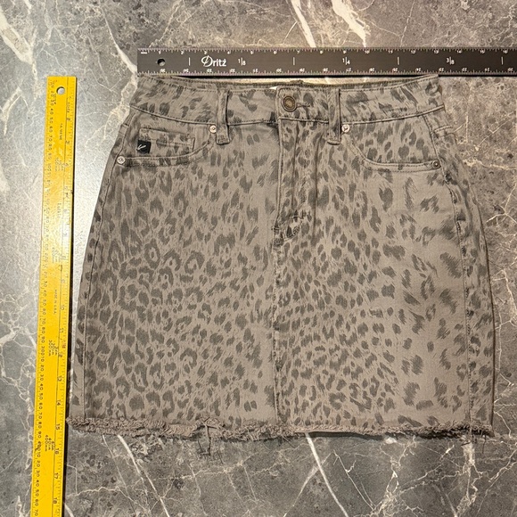 KanCan Gray Leopard Mini Skirt - Picture 3 of 7
